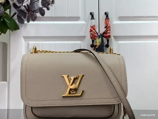LOCKME LOUIS PM CHAIN VUITTON 0419